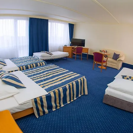 TOP HOTEL Praha 4*