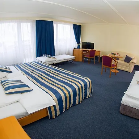 Hotel TOP HOTEL Praha 4*
