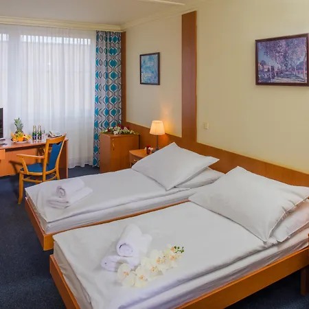 TOP HOTEL Praha 4*