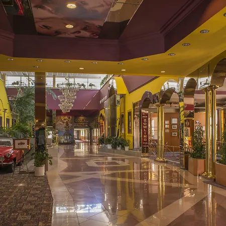 מלון Top Hotel Praha 4*