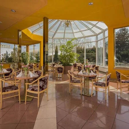 Top Hotel Praha מלון 4*