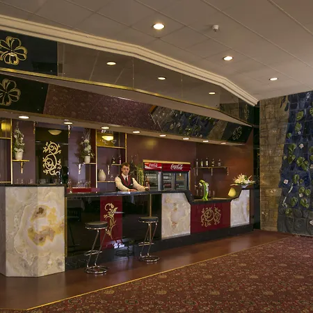 Top Hotel Praha מלון 4*
