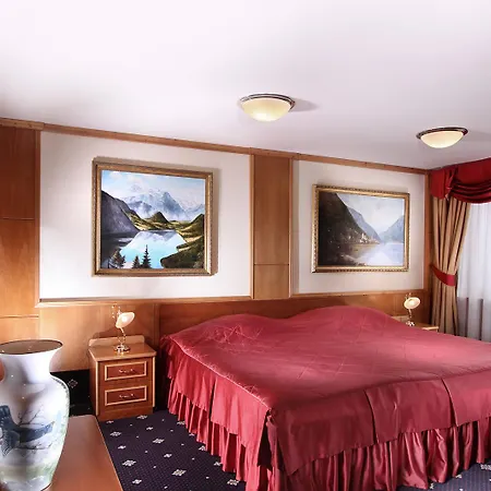 מלון Top Hotel Praha 4*