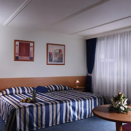 Top Hotel Praha 4* פראג
