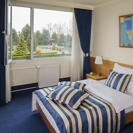 Hotel TOP HOTEL Praha 4*