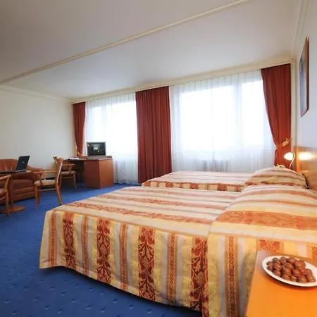 Top Hotel Praha מלון 4*